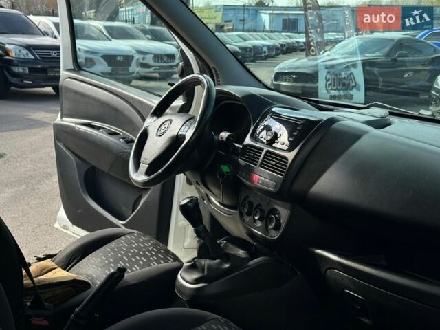 Білий Опель Комбо вант.-пас., об'ємом двигуна 1.25 л та пробігом 463 тис. км за 4200 $, фото 18 на Automoto.ua