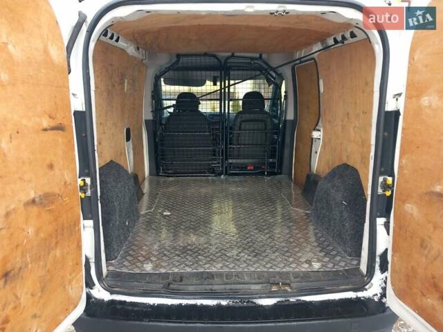 Белый Опель Комбо груз.-пасс., объемом двигателя 1.6 л и пробегом 212 тыс. км за 5999 $, фото 8 на Automoto.ua