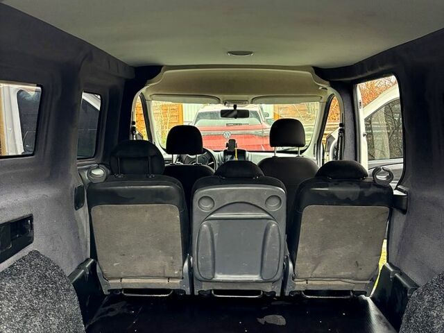 Белый Опель Комбо груз.-пасс., объемом двигателя 1.6 л и пробегом 247 тыс. км за 8000 $, фото 9 на Automoto.ua