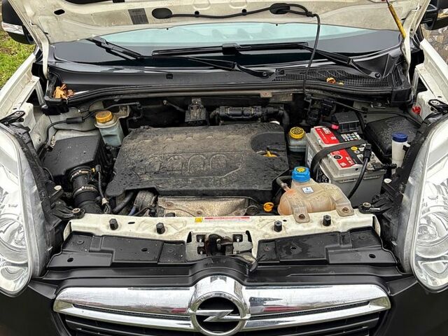 Белый Опель Комбо груз.-пасс., объемом двигателя 1.6 л и пробегом 247 тыс. км за 8000 $, фото 4 на Automoto.ua