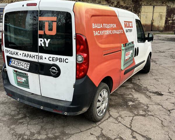 Белый Опель Комбо груз.-пасс., объемом двигателя 1.6 л и пробегом 300 тыс. км за 5600 $, фото 2 на Automoto.ua