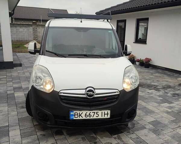 Білий Опель Комбо вант.-пас., об'ємом двигуна 1.6 л та пробігом 118 тис. км за 8500 $, фото 4 на Automoto.ua