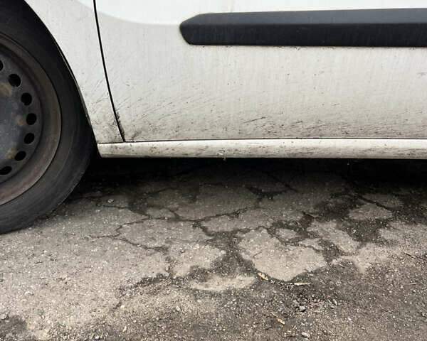 Белый Опель Комбо груз.-пасс., объемом двигателя 1.6 л и пробегом 300 тыс. км за 5600 $, фото 7 на Automoto.ua