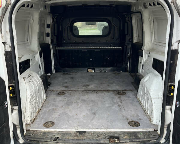 Белый Опель Комбо груз.-пасс., объемом двигателя 1.6 л и пробегом 300 тыс. км за 5600 $, фото 9 на Automoto.ua