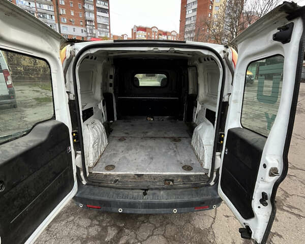 Белый Опель Комбо груз.-пасс., объемом двигателя 1.6 л и пробегом 300 тыс. км за 5600 $, фото 10 на Automoto.ua