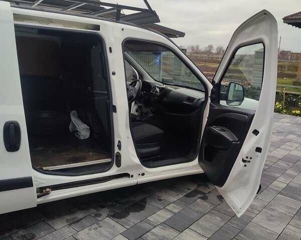 Білий Опель Комбо вант.-пас., об'ємом двигуна 1.6 л та пробігом 118 тис. км за 8500 $, фото 2 на Automoto.ua