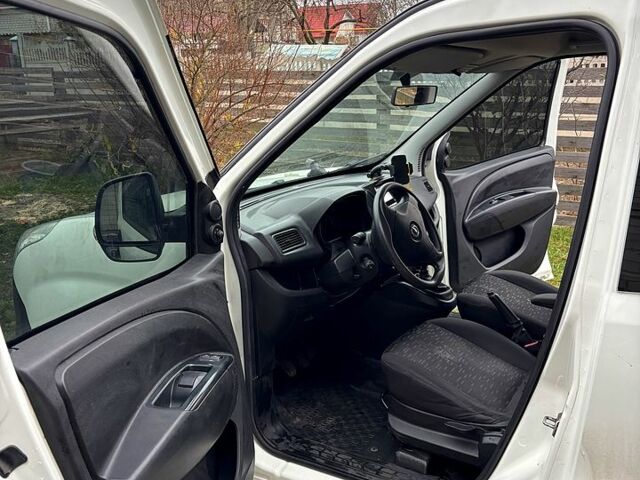 Белый Опель Комбо груз.-пасс., объемом двигателя 1.6 л и пробегом 247 тыс. км за 8000 $, фото 10 на Automoto.ua