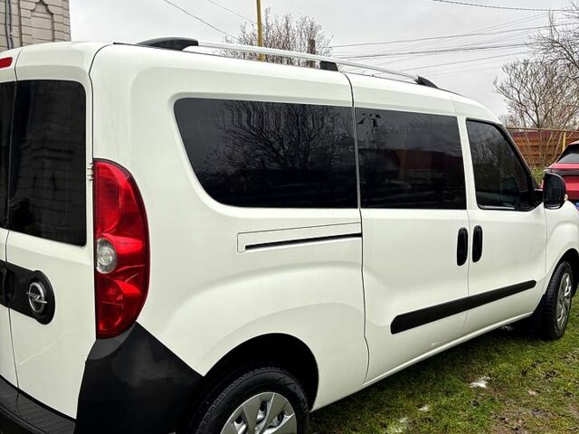 Белый Опель Комбо груз.-пасс., объемом двигателя 1.6 л и пробегом 247 тыс. км за 8000 $, фото 5 на Automoto.ua