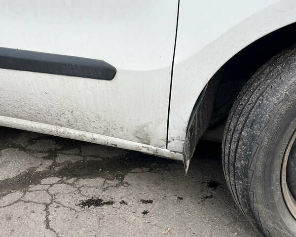 Белый Опель Комбо груз.-пасс., объемом двигателя 1.6 л и пробегом 300 тыс. км за 5600 $, фото 8 на Automoto.ua