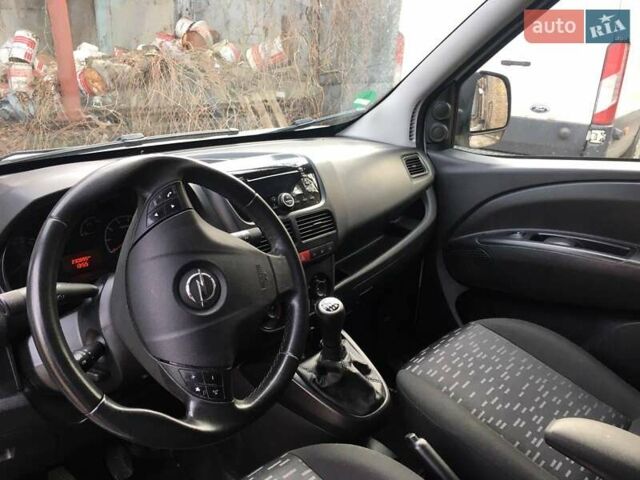 Белый Опель Комбо груз.-пасс., объемом двигателя 1.25 л и пробегом 260 тыс. км за 8900 $, фото 4 на Automoto.ua