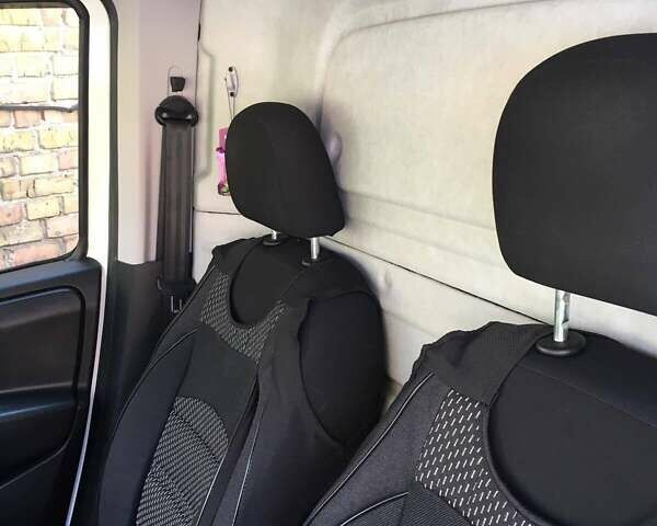 Белый Опель Комбо груз.-пасс., объемом двигателя 1.25 л и пробегом 260 тыс. км за 8900 $, фото 10 на Automoto.ua