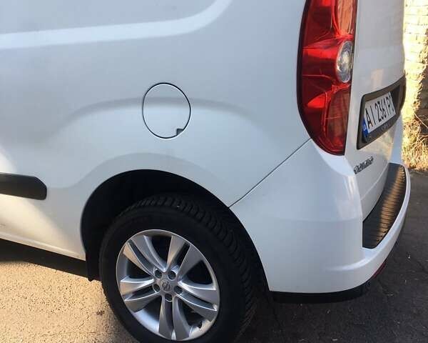 Белый Опель Комбо груз.-пасс., объемом двигателя 1.25 л и пробегом 260 тыс. км за 8900 $, фото 3 на Automoto.ua