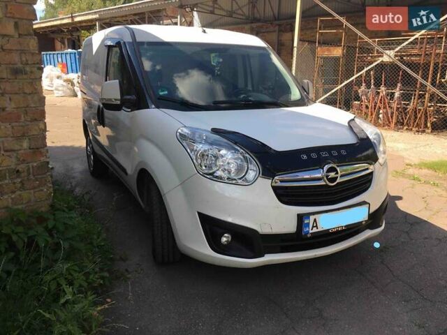 Белый Опель Комбо груз.-пасс., объемом двигателя 1.25 л и пробегом 260 тыс. км за 8900 $, фото 1 на Automoto.ua