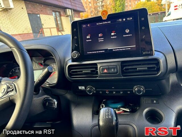 Белый Опель Комбо груз.-пасс., объемом двигателя 1.5 л и пробегом 0 тыс. км за 10900 $, фото 2 на Automoto.ua