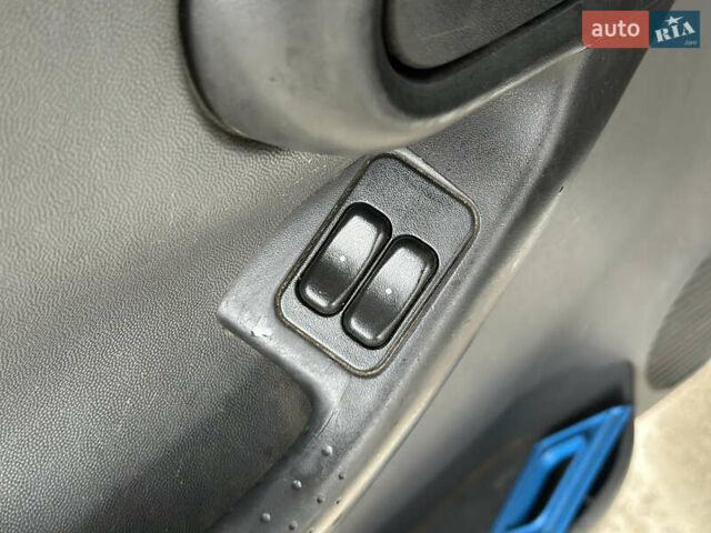 Белый Опель Комбо груз.-пасс., объемом двигателя 1.69 л и пробегом 240 тыс. км за 3200 $, фото 9 на Automoto.ua