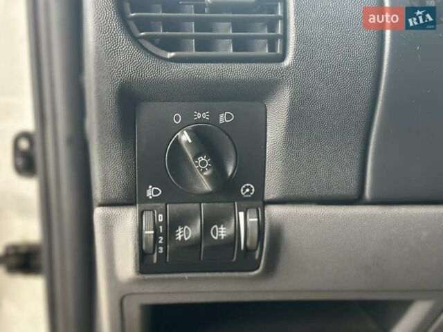 Белый Опель Комбо груз.-пасс., объемом двигателя 1.69 л и пробегом 240 тыс. км за 3200 $, фото 11 на Automoto.ua