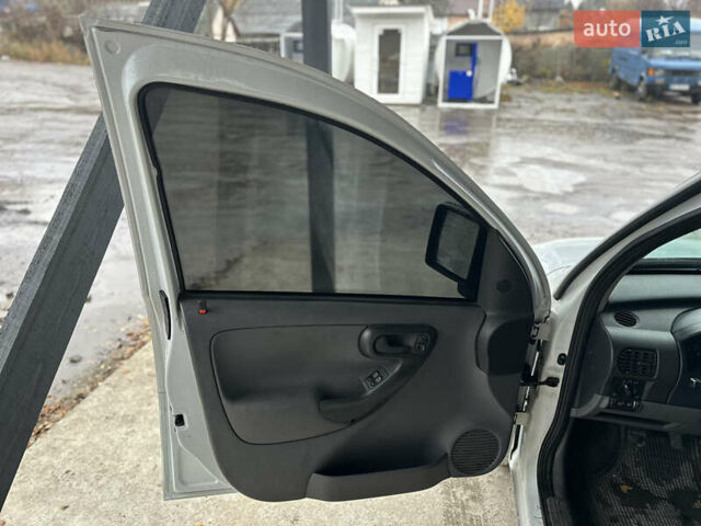 Белый Опель Комбо груз.-пасс., объемом двигателя 1.69 л и пробегом 240 тыс. км за 3200 $, фото 7 на Automoto.ua