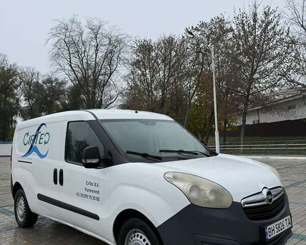 Белый Опель Комбо груз.-пасс., объемом двигателя 1.25 л и пробегом 350 тыс. км за 4500 $, фото 1 на Automoto.ua