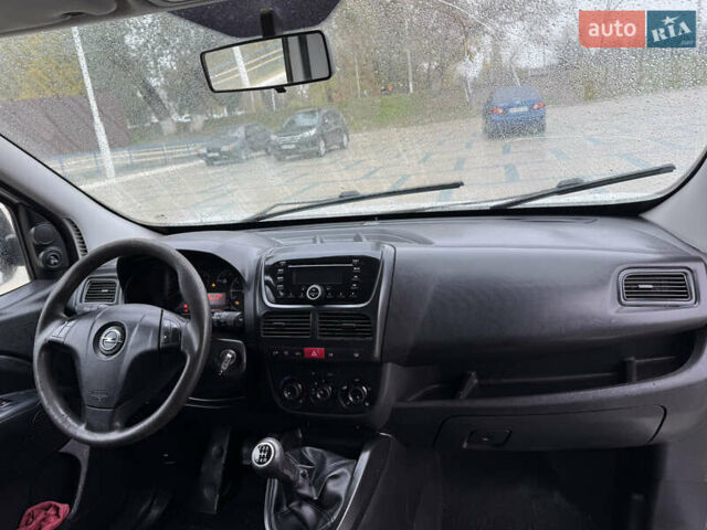 Белый Опель Комбо груз.-пасс., объемом двигателя 1.25 л и пробегом 350 тыс. км за 4500 $, фото 12 на Automoto.ua