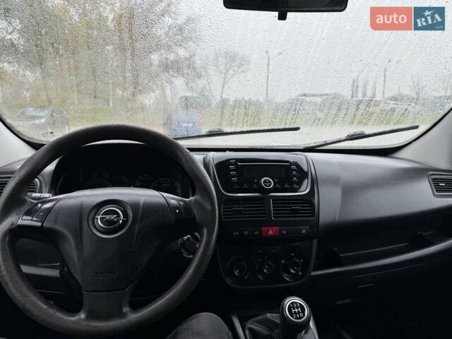 Белый Опель Комбо груз.-пасс., объемом двигателя 1.25 л и пробегом 350 тыс. км за 4500 $, фото 9 на Automoto.ua