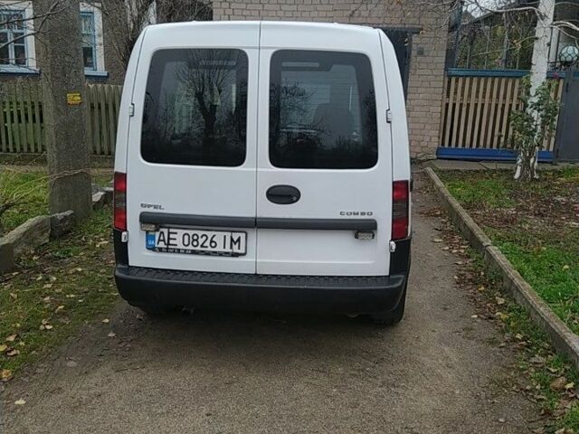 Белый Опель Комбо груз.-пасс., объемом двигателя 1.7 л и пробегом 178 тыс. км за 4300 $, фото 7 на Automoto.ua