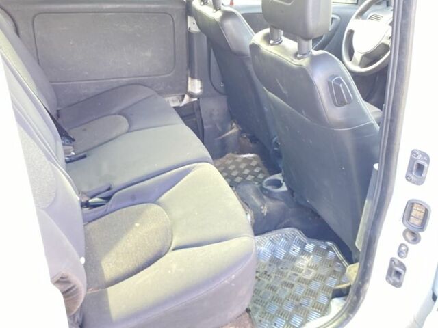 Белый Опель Комбо груз.-пасс., объемом двигателя 1.3 л и пробегом 300 тыс. км за 2600 $, фото 6 на Automoto.ua