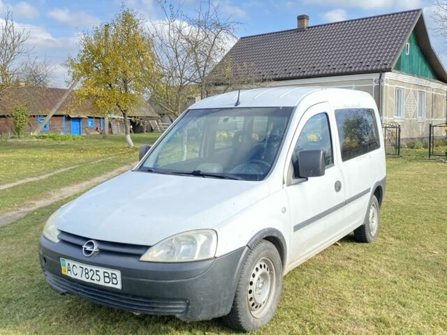 Белый Опель Комбо груз.-пасс., объемом двигателя 1.3 л и пробегом 300 тыс. км за 2600 $, фото 1 на Automoto.ua