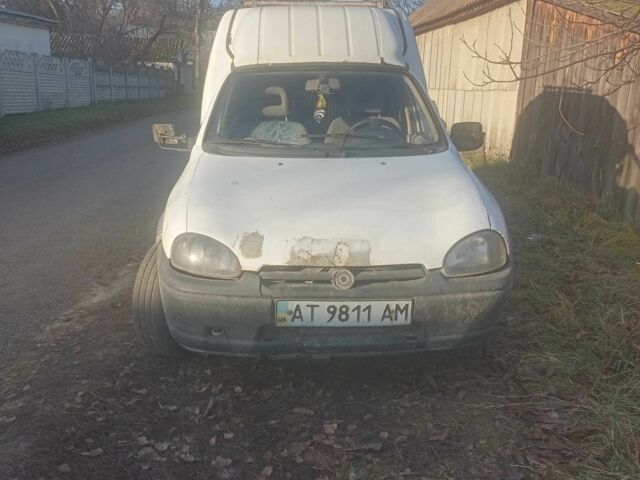 Білий Опель Комбо вант.-пас., об'ємом двигуна 0 л та пробігом 3 тис. км за 404 $, фото 4 на Automoto.ua