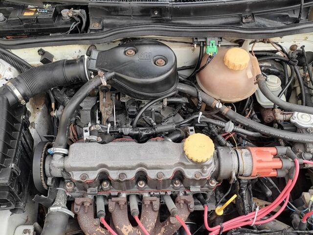 Белый Опель Комбо груз.-пасс., объемом двигателя 1.4 л и пробегом 470 тыс. км за 595 $, фото 8 на Automoto.ua