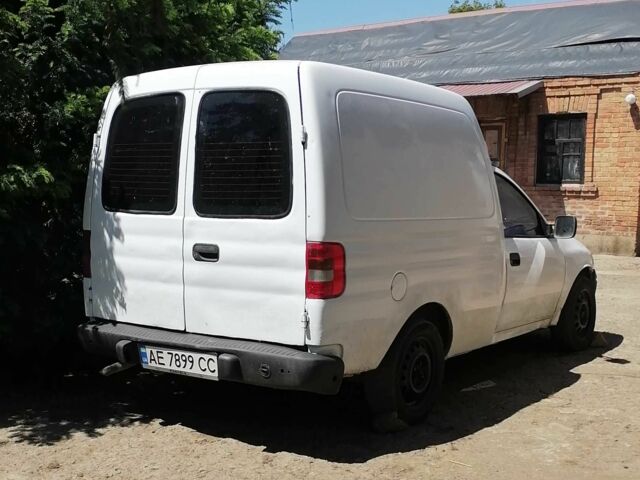 Белый Опель Комбо груз.-пасс., объемом двигателя 1.4 л и пробегом 470 тыс. км за 595 $, фото 1 на Automoto.ua