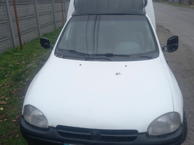 Білий Опель Комбо вант.-пас., об'ємом двигуна 1 л та пробігом 100 тис. км за 477 $, фото 4 на Automoto.ua