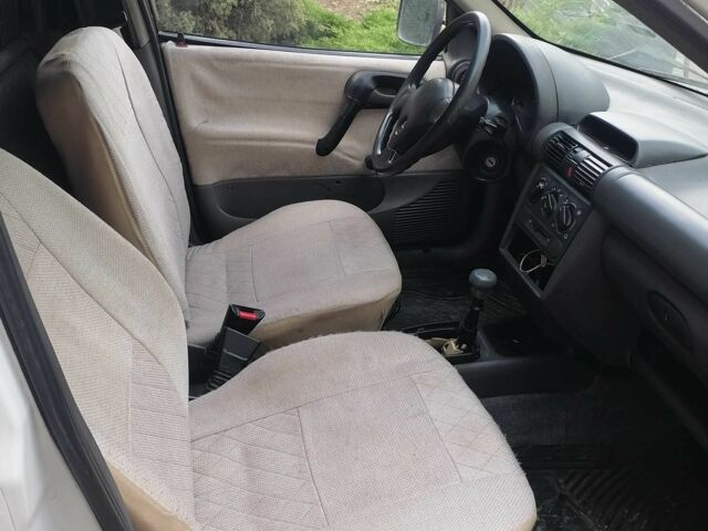 Белый Опель Комбо груз.-пасс., объемом двигателя 1.4 л и пробегом 470 тыс. км за 595 $, фото 4 на Automoto.ua