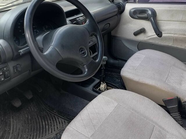 Белый Опель Комбо груз.-пасс., объемом двигателя 1.4 л и пробегом 470 тыс. км за 595 $, фото 5 на Automoto.ua