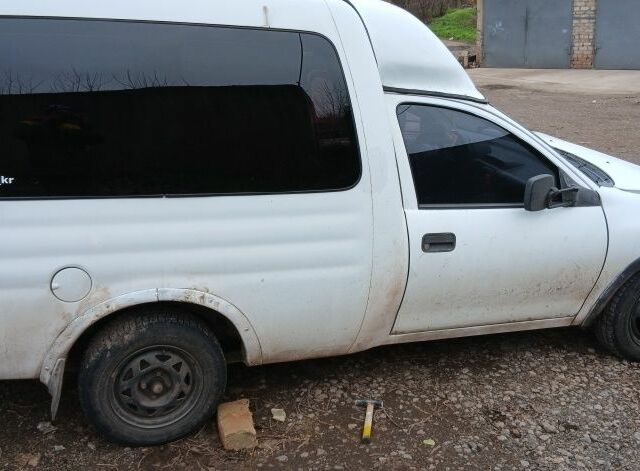 Белый Опель Комбо груз.-пасс., объемом двигателя 1.4 л и пробегом 285 тыс. км за 500 $, фото 5 на Automoto.ua