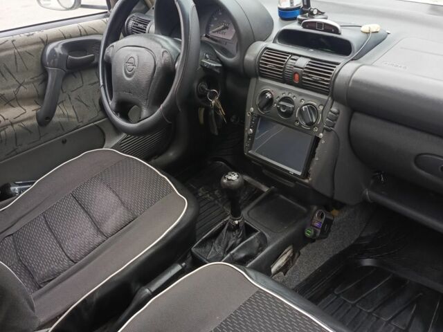 Білий Опель Комбо вант.-пас., об'ємом двигуна 1.7 л та пробігом 190 тис. км за 1700 $, фото 4 на Automoto.ua