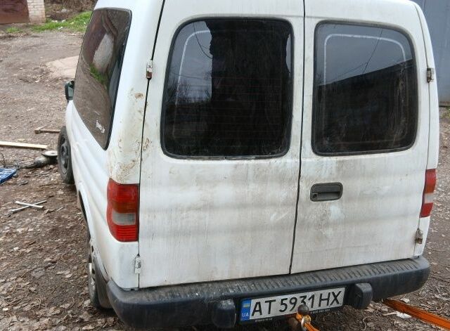 Белый Опель Комбо груз.-пасс., объемом двигателя 1.4 л и пробегом 285 тыс. км за 500 $, фото 3 на Automoto.ua