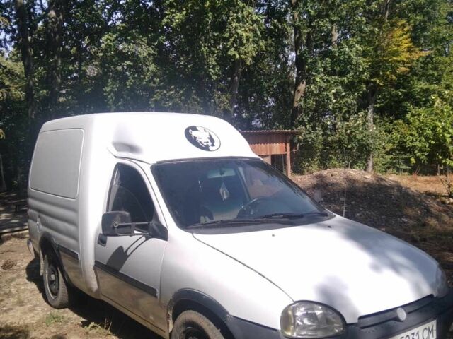 Білий Опель Комбо вант.-пас., об'ємом двигуна 1.4 л та пробігом 333 тис. км за 1600 $, фото 2 на Automoto.ua