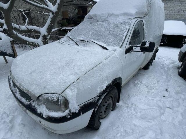 Белый Опель Комбо груз.-пасс., объемом двигателя 1.4 л и пробегом 200 тыс. км за 650 $, фото 1 на Automoto.ua