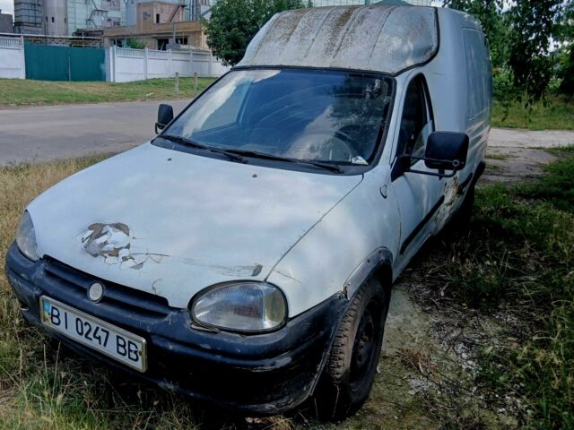 Белый Опель Комбо груз.-пасс., объемом двигателя 1.4 л и пробегом 300 тыс. км за 1209 $, фото 1 на Automoto.ua