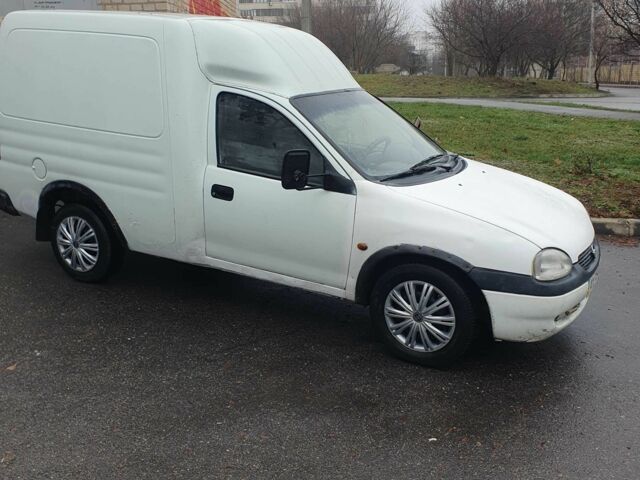 Белый Опель Комбо груз.-пасс., объемом двигателя 1.3 л и пробегом 300 тыс. км за 1499 $, фото 2 на Automoto.ua