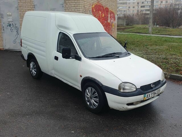 Белый Опель Комбо груз.-пасс., объемом двигателя 1.3 л и пробегом 300 тыс. км за 1499 $, фото 3 на Automoto.ua