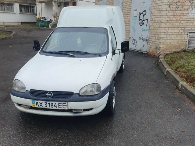 Белый Опель Комбо груз.-пасс., объемом двигателя 1.3 л и пробегом 300 тыс. км за 1499 $, фото 1 на Automoto.ua