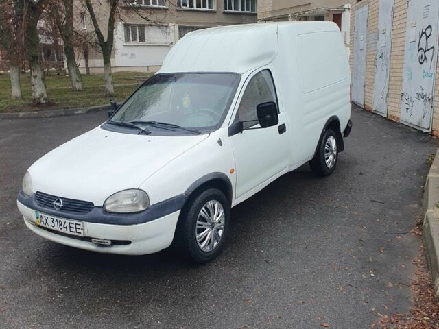 Белый Опель Комбо груз.-пасс., объемом двигателя 1.3 л и пробегом 300 тыс. км за 1499 $, фото 5 на Automoto.ua