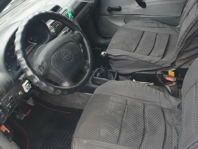 Белый Опель Комбо груз.-пасс., объемом двигателя 1.3 л и пробегом 300 тыс. км за 1499 $, фото 6 на Automoto.ua