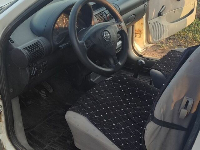 Белый Опель Комбо груз.-пасс., объемом двигателя 1.4 л и пробегом 60 тыс. км за 2000 $, фото 11 на Automoto.ua