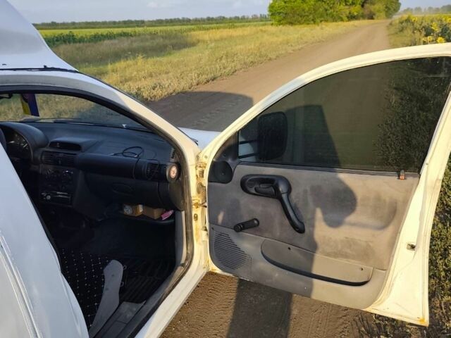 Белый Опель Комбо груз.-пасс., объемом двигателя 1.4 л и пробегом 60 тыс. км за 2000 $, фото 8 на Automoto.ua