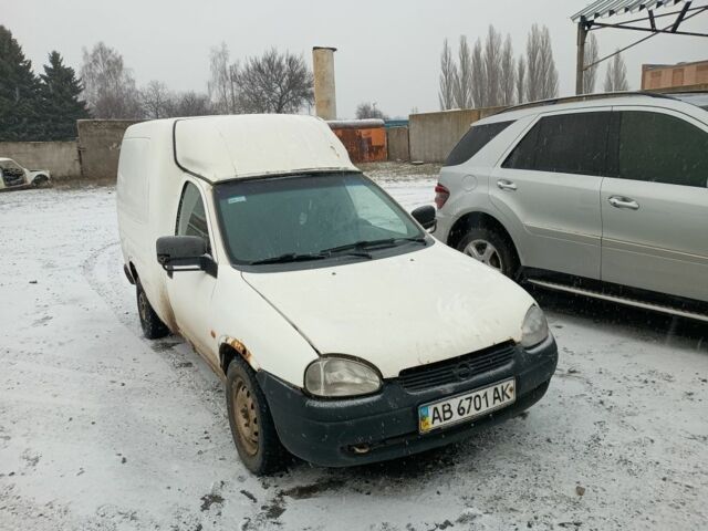 Белый Опель Комбо груз.-пасс., объемом двигателя 1.4 л и пробегом 200 тыс. км за 750 $, фото 1 на Automoto.ua