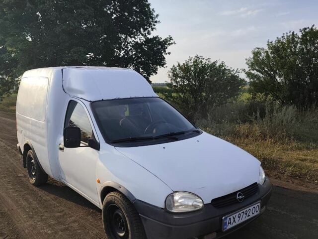 Белый Опель Комбо груз.-пасс., объемом двигателя 1.4 л и пробегом 60 тыс. км за 2000 $, фото 2 на Automoto.ua