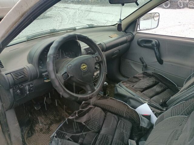 Белый Опель Комбо груз.-пасс., объемом двигателя 1.4 л и пробегом 200 тыс. км за 750 $, фото 5 на Automoto.ua