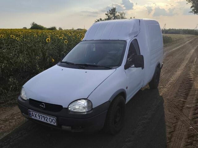 Белый Опель Комбо груз.-пасс., объемом двигателя 1.4 л и пробегом 60 тыс. км за 2000 $, фото 1 на Automoto.ua